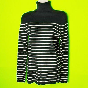 Ralph Laurenturtleneck. MSRP$80. L. NWT